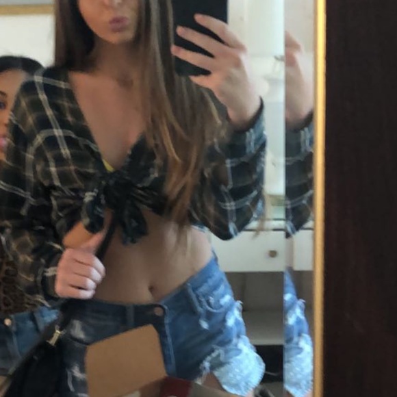 One of my favorite tops 💙 - Picture 3 of 3